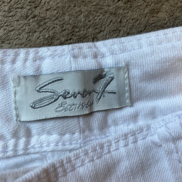 Seven7 Bright White Denim Capris with cute pocket stitching - Picture 3 of 9